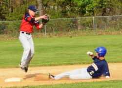 Diving catch clinches win for Sayre baseball